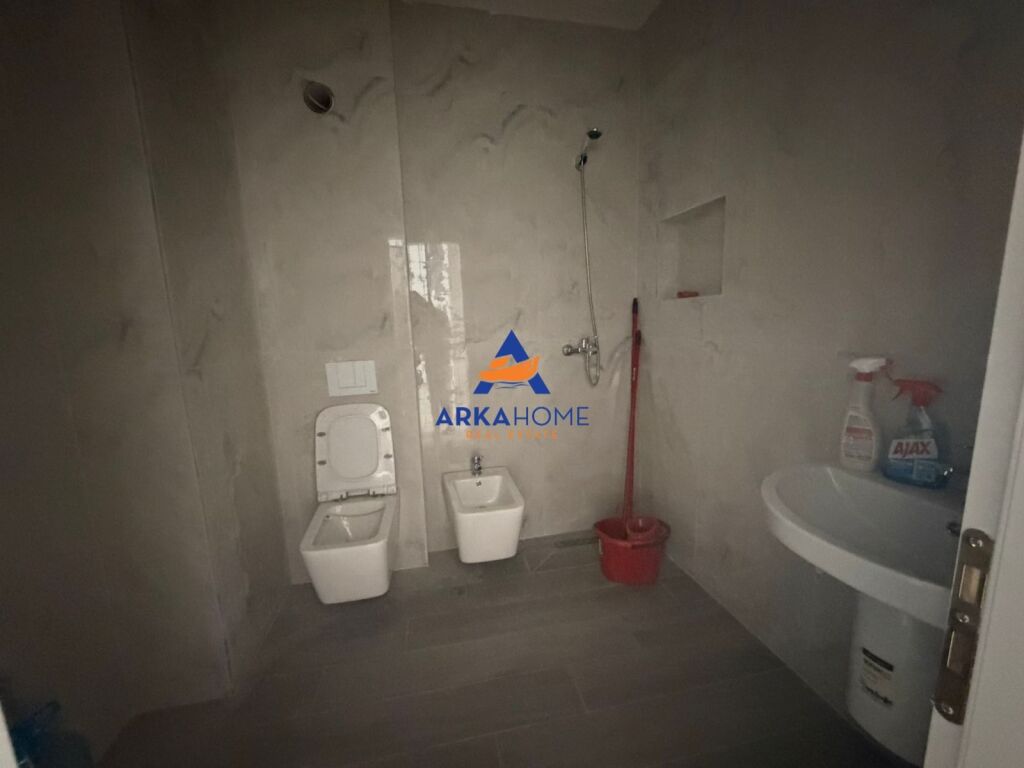 JEPET APARTAMENT ME QERA PER ZYRA 73M2 "KOMPLEKSI ULTRA, PËRBALLË RING CENTER" 700 EURO