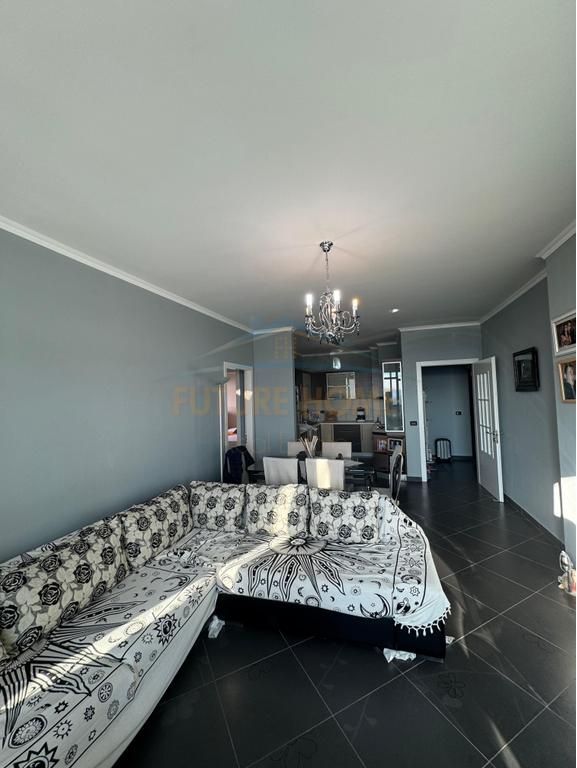 Shitet, Apartament 2+1+2, Fresk.