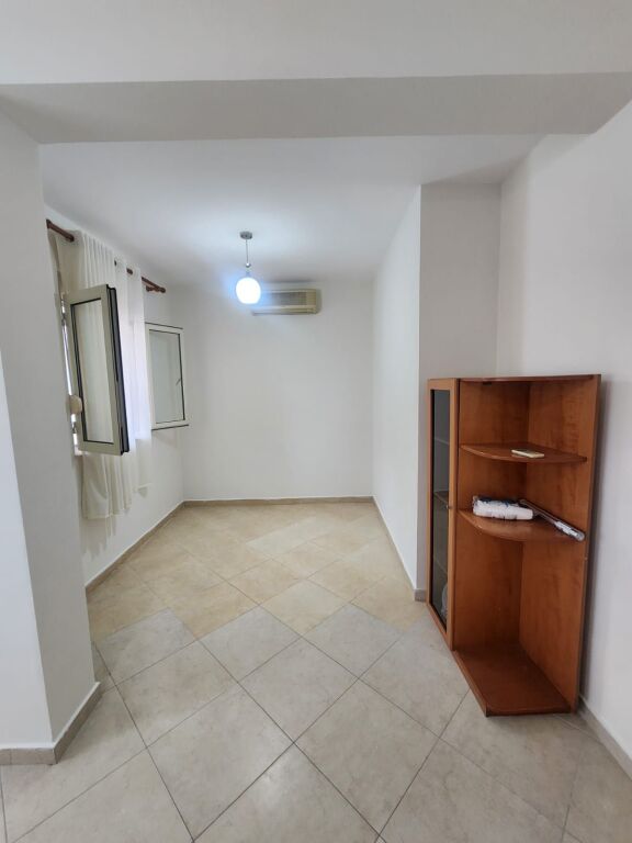 JEPET ME QERA APARTAMENT 1+1 TEK PALLATI SPORTIT