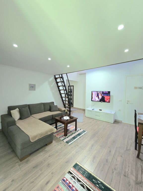 Qera | Dupleks 2 + 1 | Rruga e Durrësit | 600 €/muaj