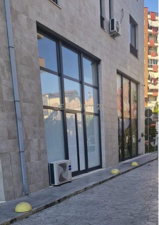 Commercial space on the street in Yzberish!