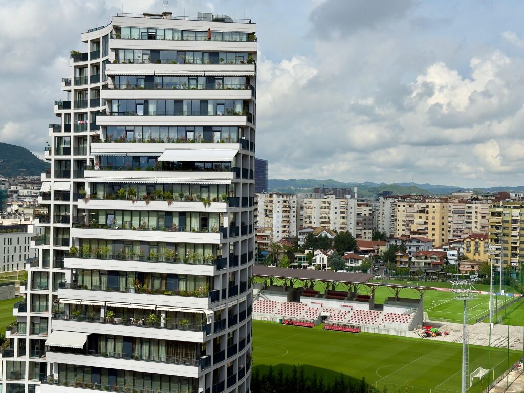 Shitet, Apartament 3+1+2 Tualete, ”Liqeni Artificial”, Tiranë.