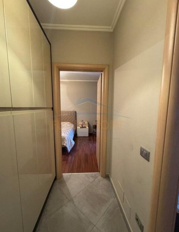 Shitet,Apartament 2+1+2, Kompleksi Tower Bridge,Rruga e Dibres.