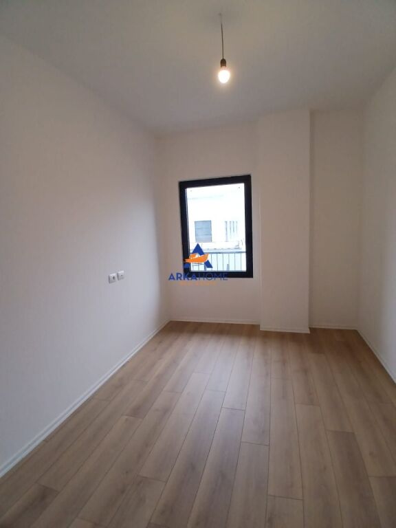 AFFITTASI APPARTAMENTO PER UFFICIO 3+1+BALCONE (107M2) 120000 LEKE