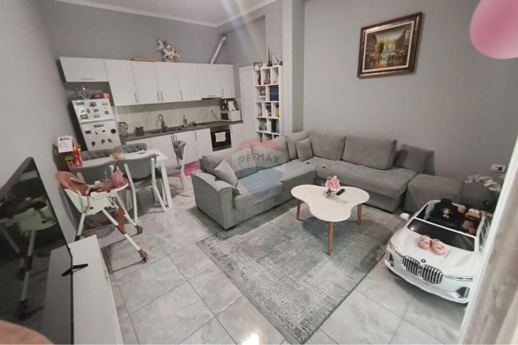 Shitet Apartament 2+1 në Fresk