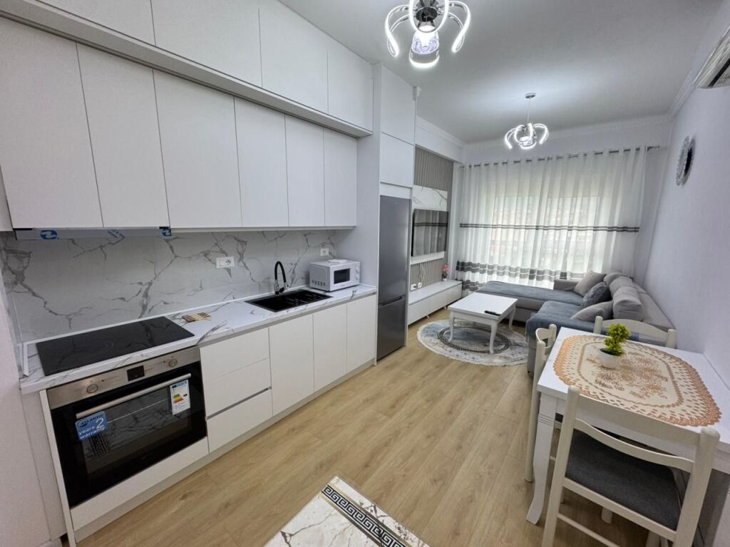🏡 JEPET ME QERA APARTAMENT 1+1  📍 Vendndodhja: Ali Demi, Kompleksi Kadiu💰 Çmimi: 40000 LEKE
