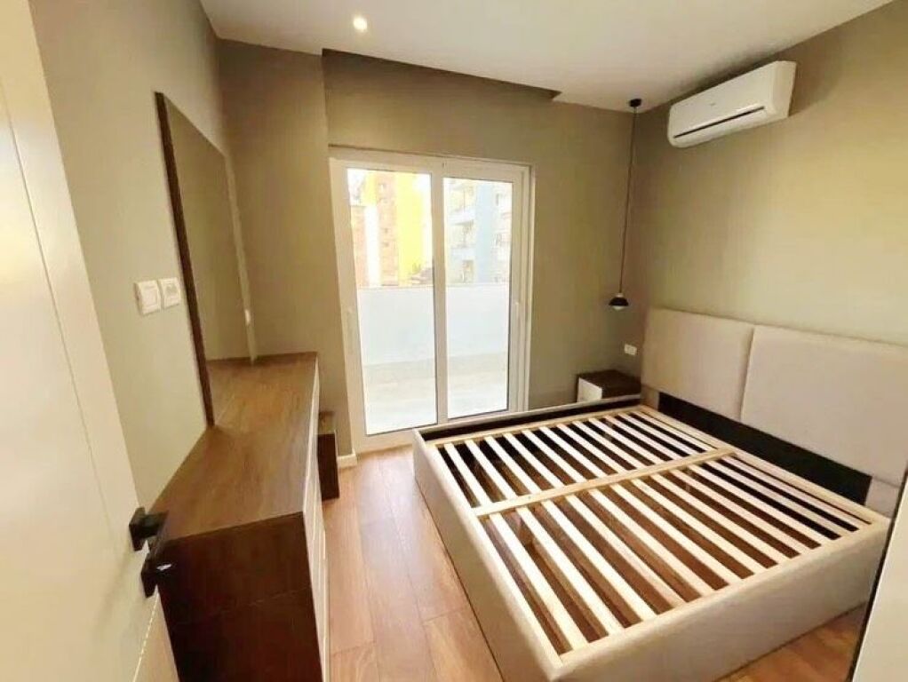 Rruga Mine Peza, shume afer Qendres: 1+1