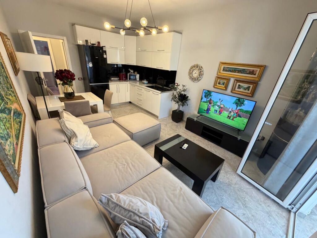 🏡 Appartamento 2+1 in affitto 📍 Via Vaqëz Zela, ex-Parco degli Autobus💶 Prezzo: 500€ / mese