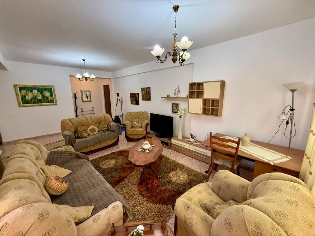 📣 AFFITTO Appartamento 2+1+2 Con Balcone 📍 Ish Blloku, Tirana ✨ 💶 Prezzo 90.000 Leke/Mese