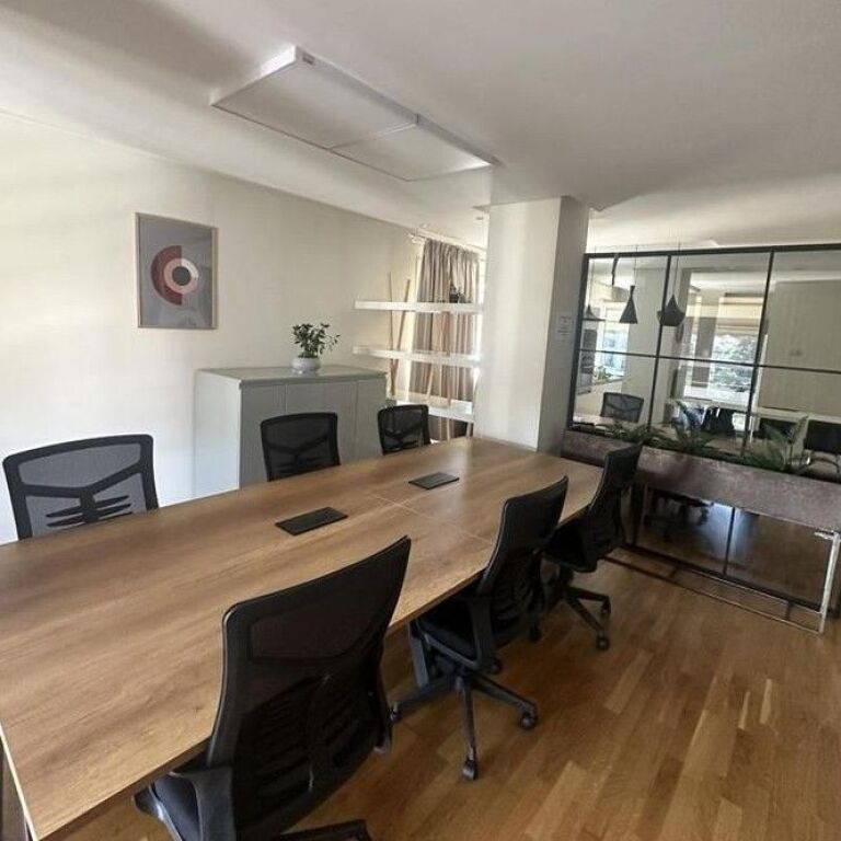 🏢✨ Zyrë Moderne me Qira – Bllok, Tiranë ✨🏢