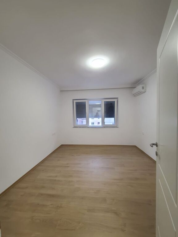 🏢 Për Zyra – Qendër, 📍tek Pazari i Ri💰 1200 €/muaj