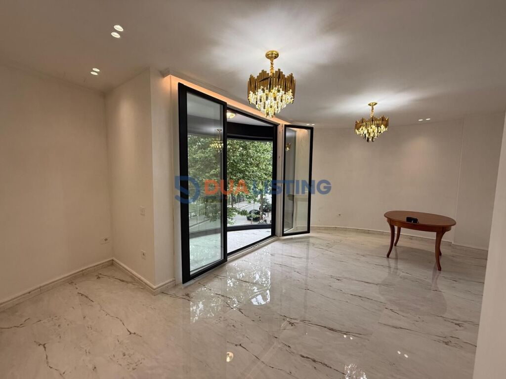 Ambiente di lusso per uffici in affitto presso il Lago Secco.