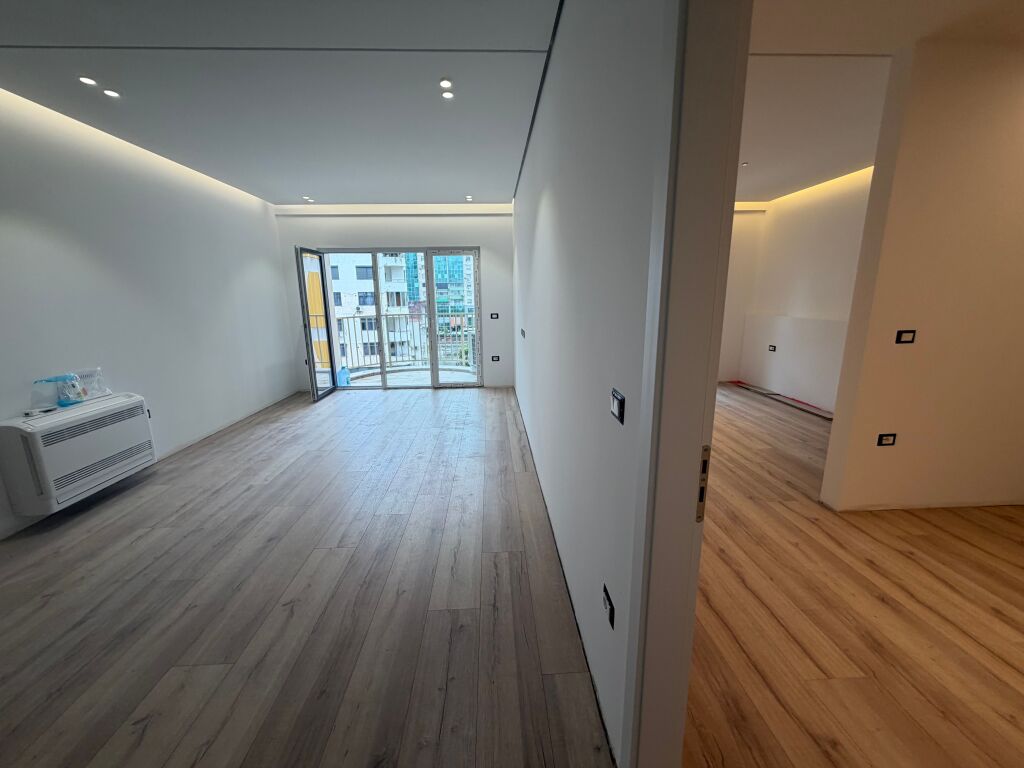 1+1,adatto per 2+1,uccello nero alla stazione di servizio.1000 euro