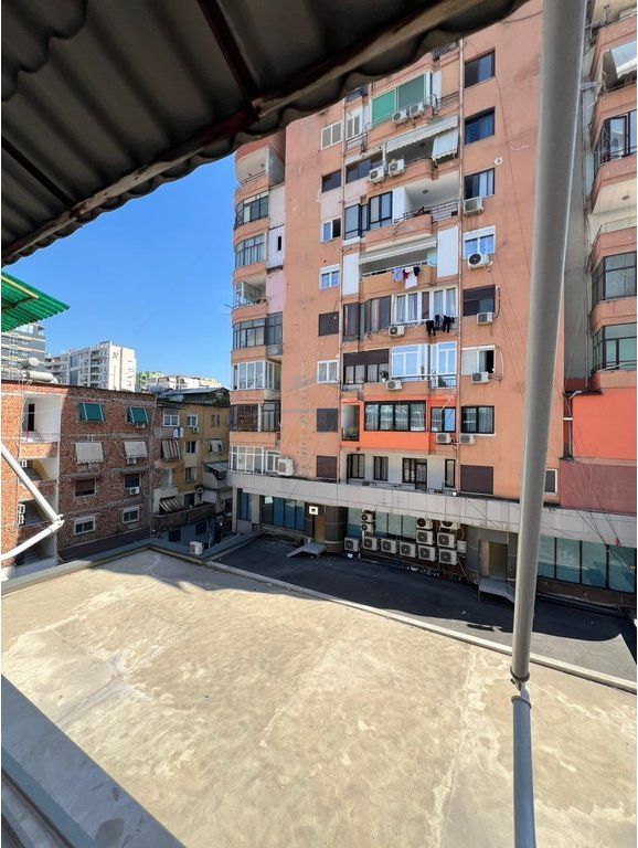 Affitto, Appartamento 1+1, Bllok, Tirana.