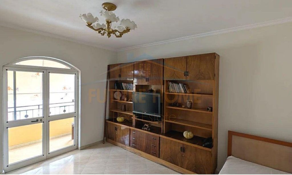 Shitet, Apartament 2+1, Rruga Muhamet Gjollesha, Tirane