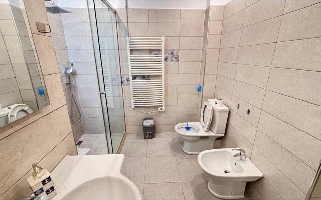fotot  🏡 Apartament 3+1 Modern Pranë Qendrës – Me Qira 890 € /Muaj Sip. Totale  100m2