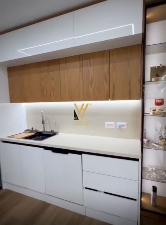 JEPET APARTAMENT 2+1+VERANDE ME QIRA TE FUSHA E AVIACIONIT 750 EURO