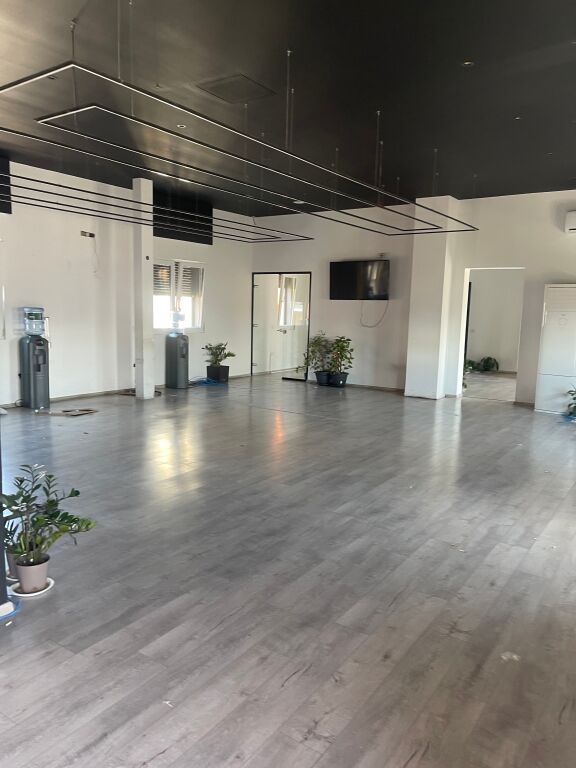 Ambjent 280m2 me Qera ne Qender , Tirane