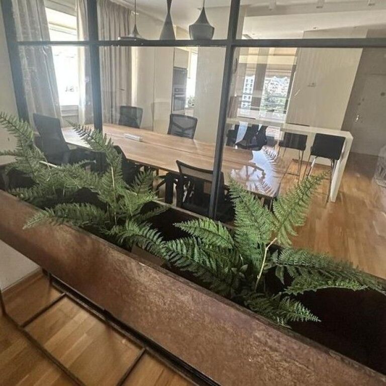 🏢✨ Zyrë Moderne me Qira – Bllok, Tiranë ✨🏢