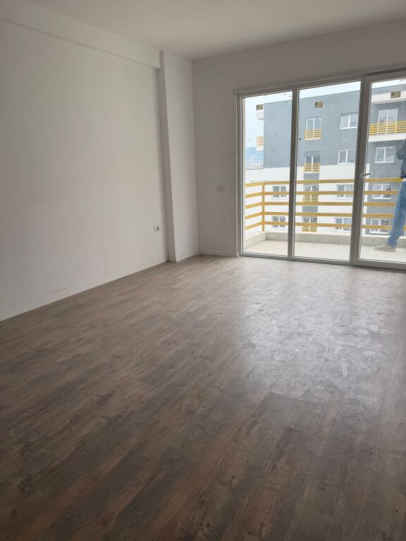 Shitet apartament 2+1 prane Myslym Shyrit