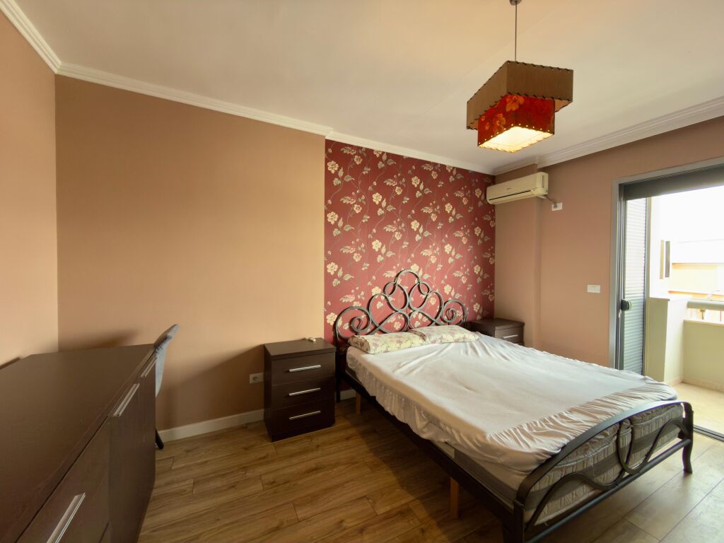 Shitet, Apartament 3+1+2 Tualete, ”Liqeni Artificial”, Tiranë.