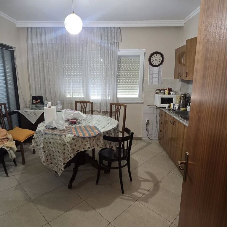 Shitet  Bllok (Pranë Sheshit Willson) 🏠 Apartament 2+Kuzhinë+1+2 (Mundësi ndarje 3+1)  