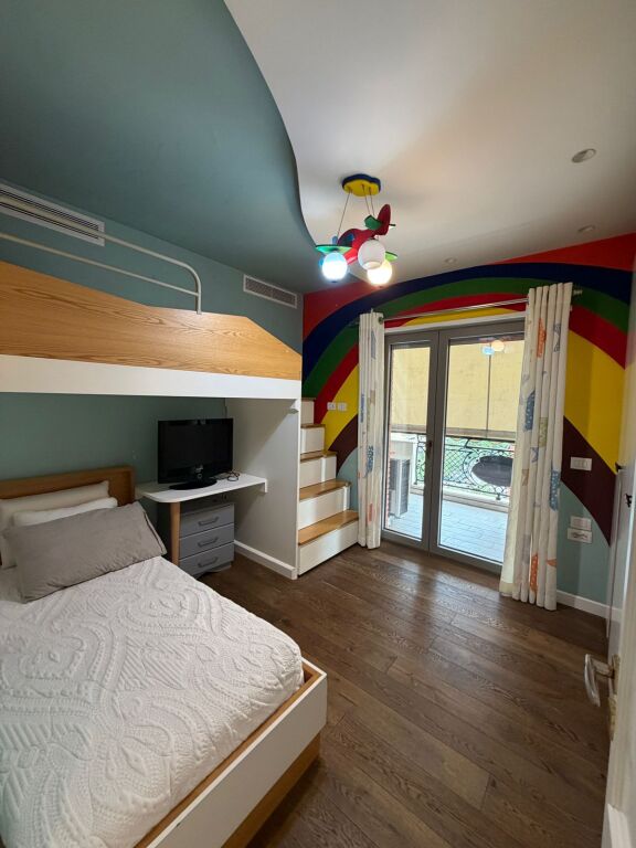 VENDESI CON 3+1+2+POSTO AUTO, COMPLESSO DELIJORGJI