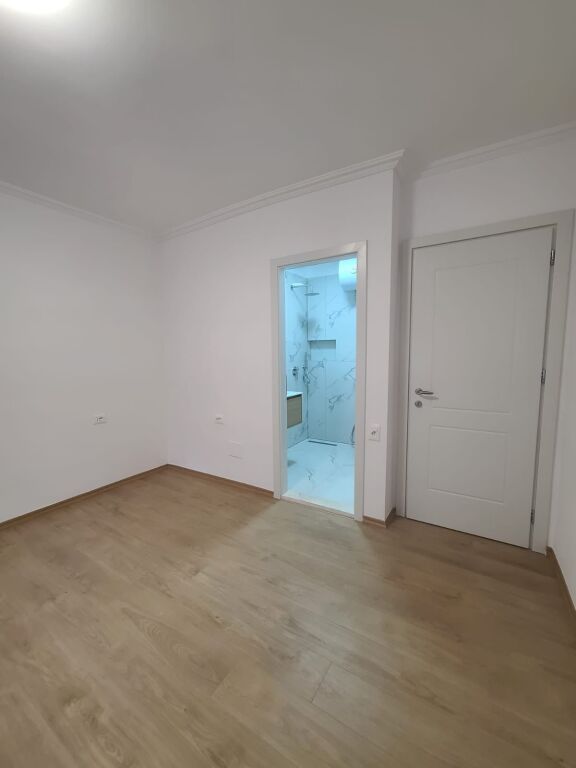 🏢 Për Zyra – Qendër, 📍tek Pazari i Ri💰 1200 €/muaj