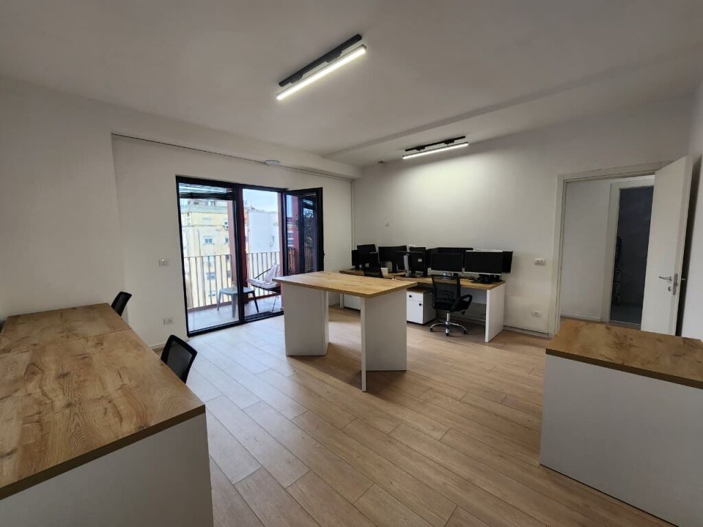 ✨️Me Qira Ultra Zyrë 124m² (📍Garden Building ) ndarë në 3 ambiente pune KATI 7 (Pamje Panoramike) 1000€/Muaj 💥💥