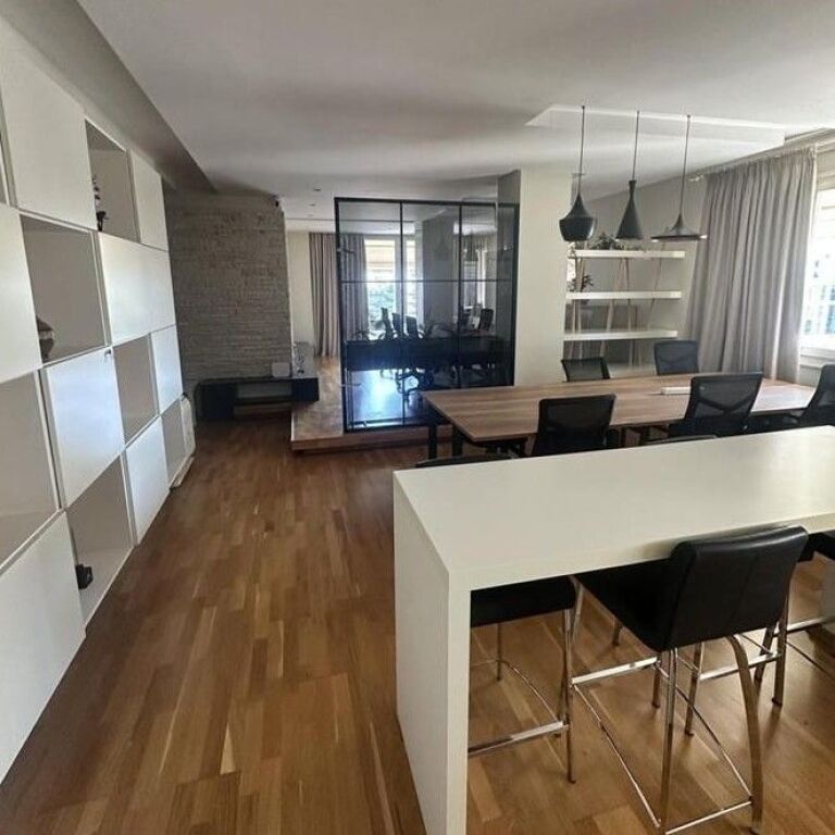 🏢✨ Zyrë Moderne me Qira – Bllok, Tiranë ✨🏢