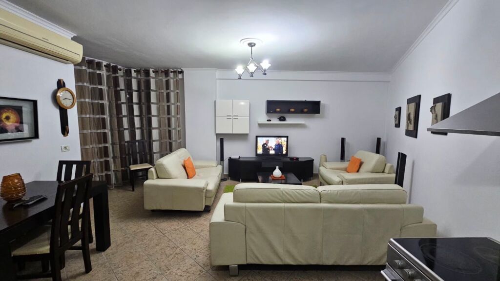 Apartament 2+1+2 ballokone, rruag e Barrikadave