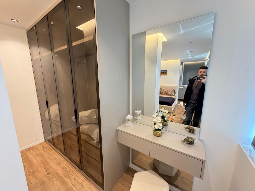 Shitet Apartament i ndare ne 2 Studio