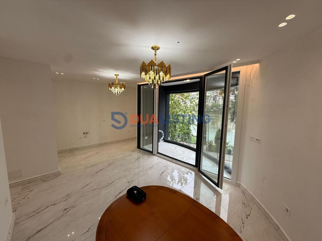 Ambiente di lusso per uffici in affitto presso il Lago Secco.