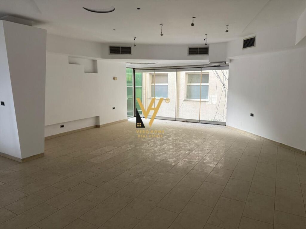 VENDESI COMMERCIALE IN VENDITA 99.3 M2 VIA MIHAL GRAMENO 500.000 EURO