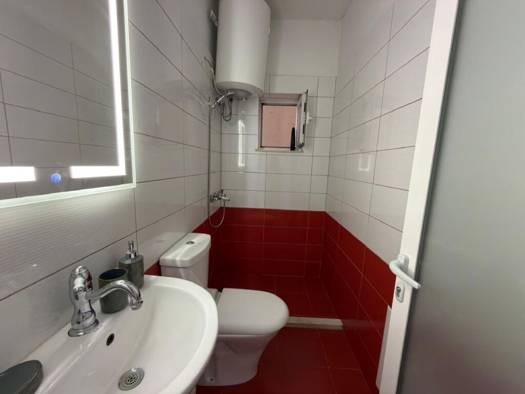 Apartament 1+1+Ballkon me Qira Rruga e Elbasanit