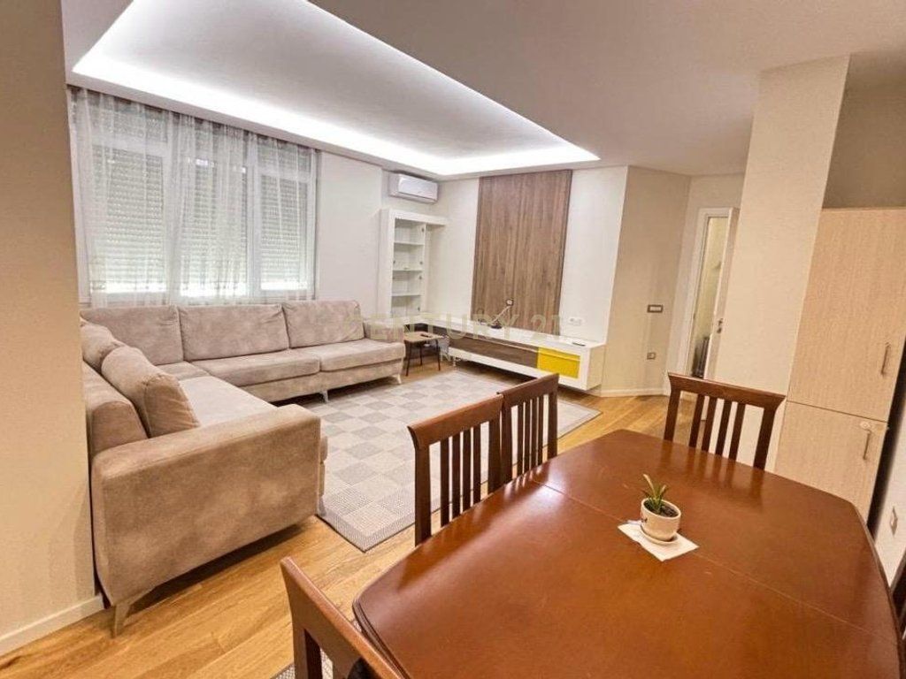 fotot  🏡 Apartament 3+1 Modern Pranë Qendrës – Me Qira 890 € /Muaj Sip. Totale  100m2
