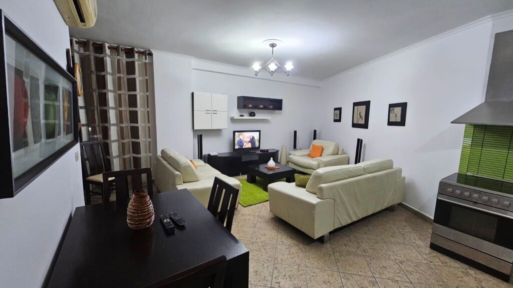 Apartament 2+1+2 ballokone, rruag e Barrikadave