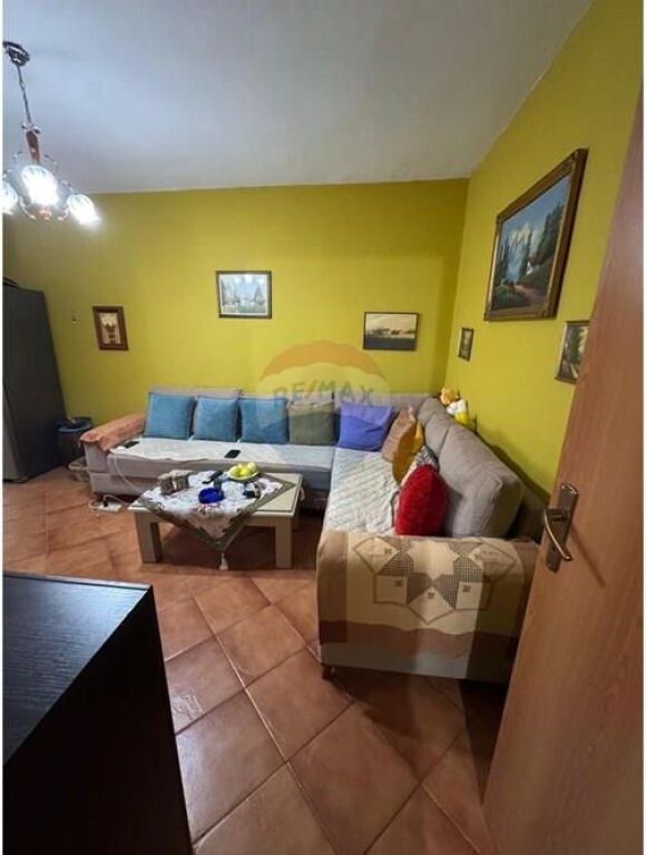 Apartament 2+1 per shitje, rruga Ferit Xhajko!