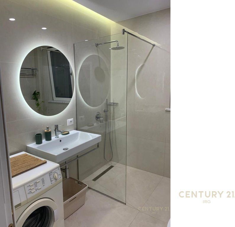 APARTAMENT 2+1 PER QERA PERBALL HOTEL HILTON