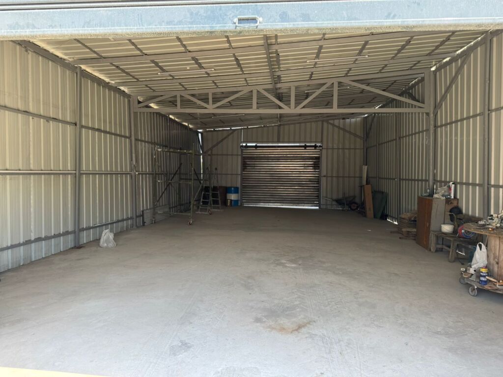 WAREHOUSE FOR RENT !