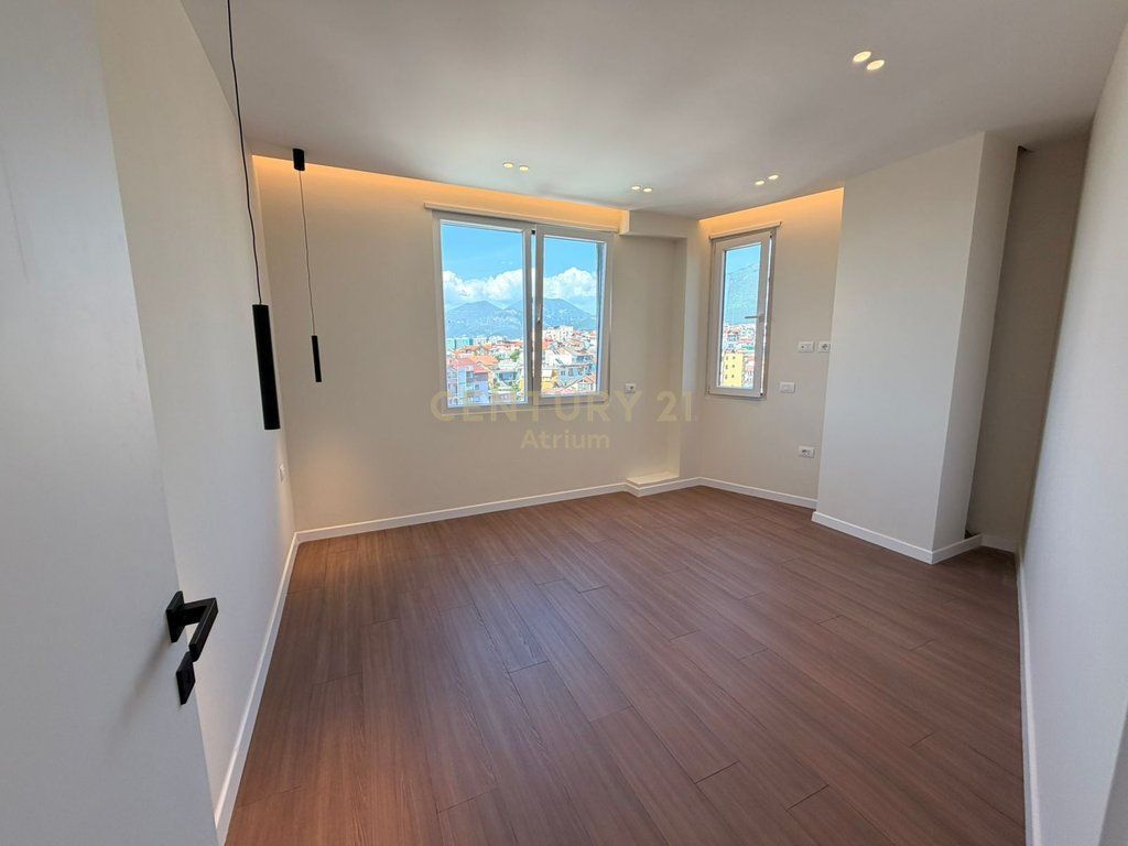 VENDESI APPARTAMENTO 2+1+ POSTO AUTO VICINO AL NUOVO MATERNITÀ!