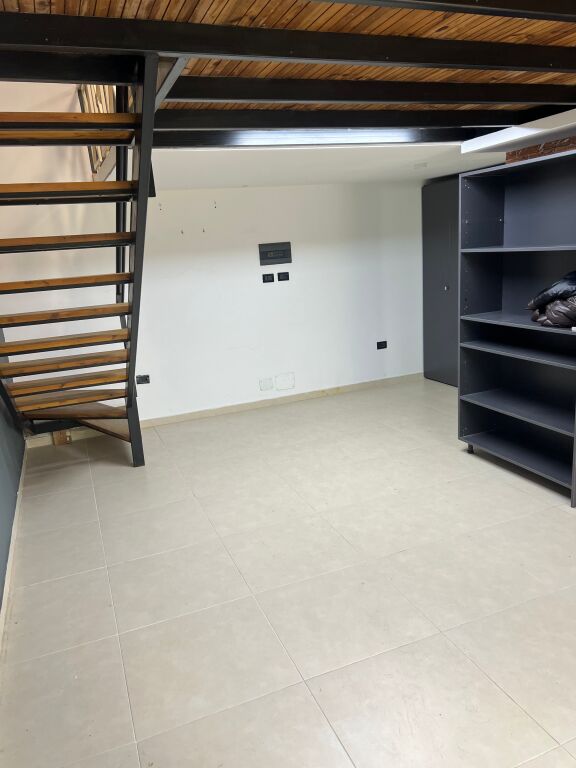 🏢 Locale Commerciale in Affitto – Astir, Tirana