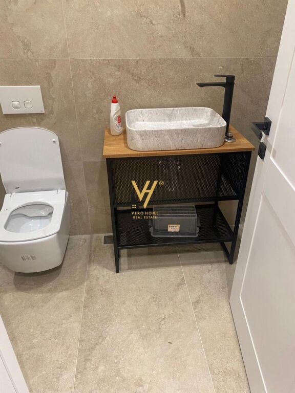 UFFICIO 80 M2 IN AFFITTO A ASTIR 60.000 LEKE