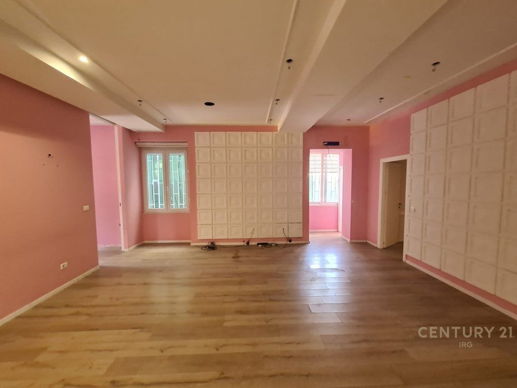 JEPET ME QIRA ZYRE TEK STADIUMI DINAMO