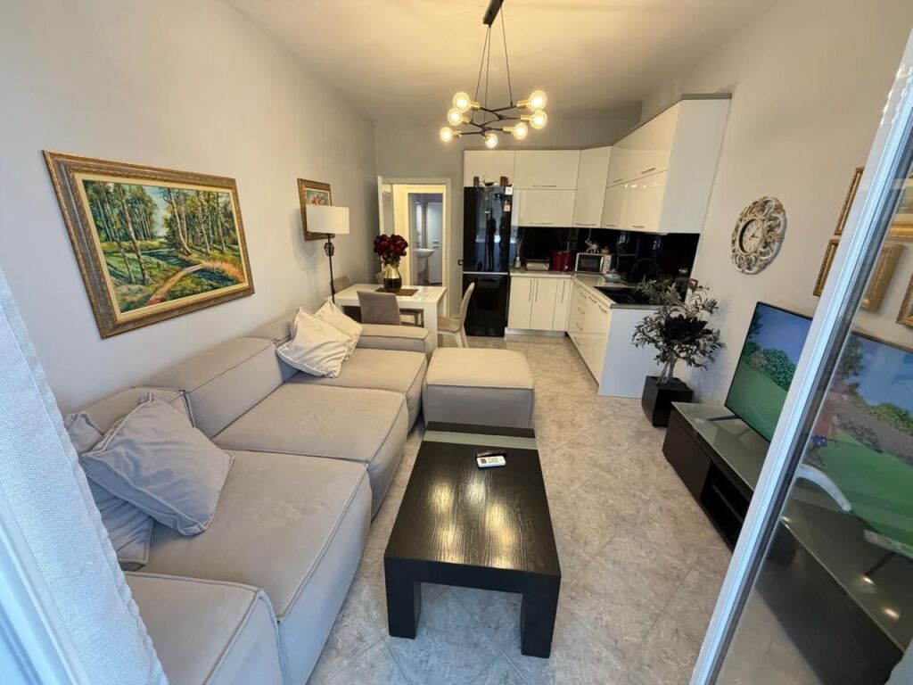 🏡 Appartamento 2+1 in affitto 📍 Via Vaqëz Zela, ex-Parco degli Autobus💶 Prezzo: 500€ / mese