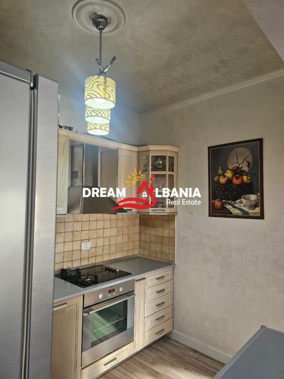 Apartment 3+1 me qera ne qender afer 9 katsheve Tirane (ID 4231489)