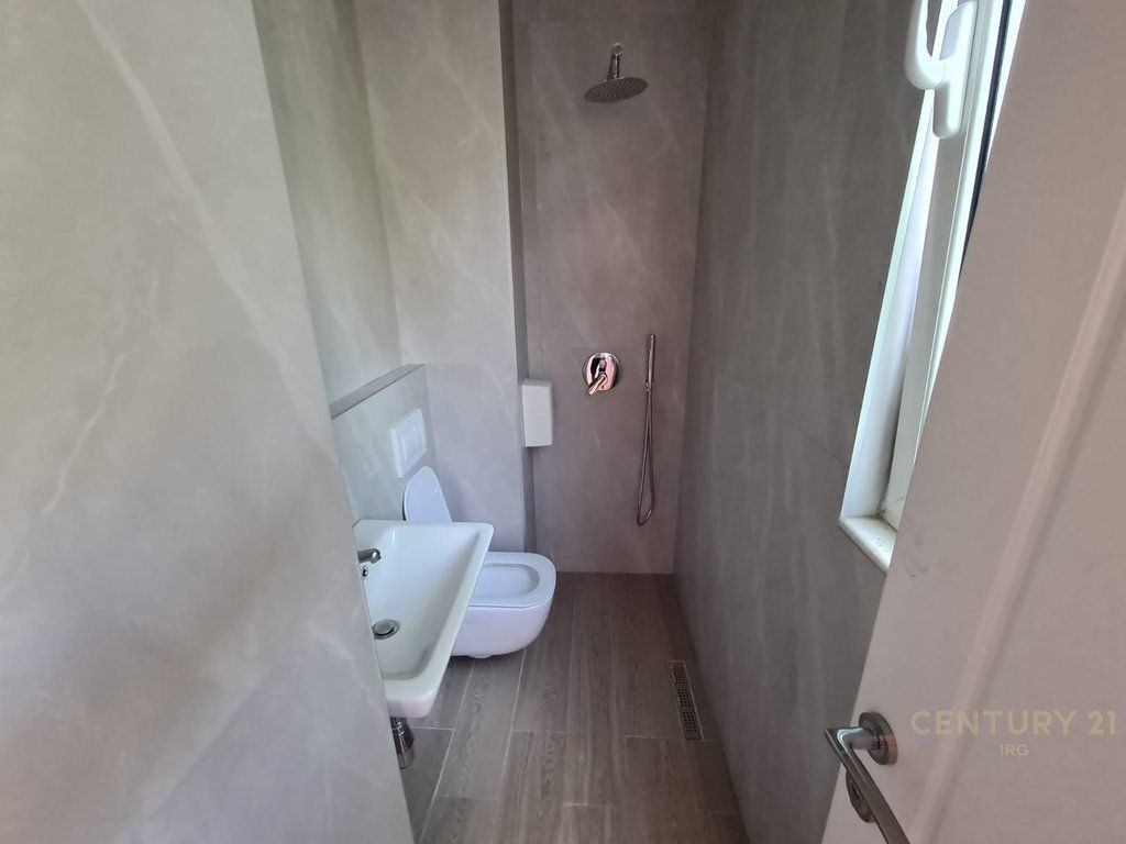 JEPET ME QIRA ZYRE TEK STADIUMI DINAMO