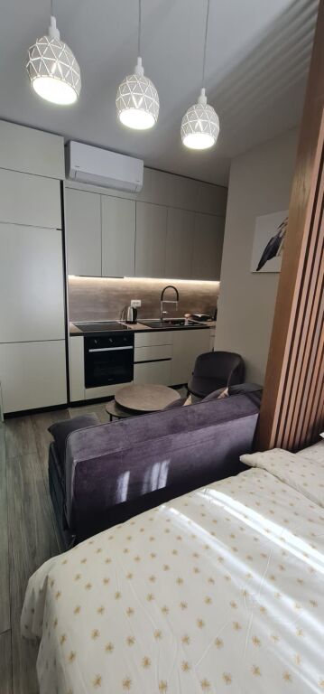 Gasoniere me qera, Laprake