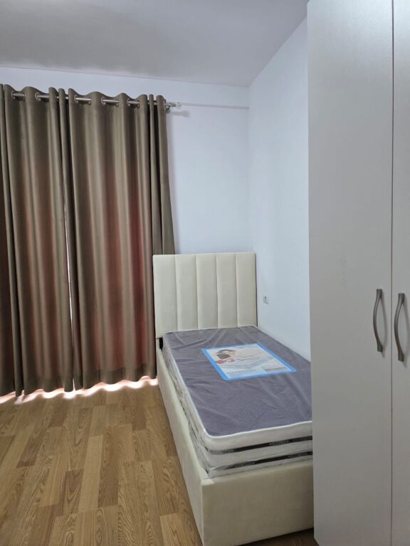 APARTAMENT ME QIRA TEK ZOGU ZI, 2+1 -750EURO