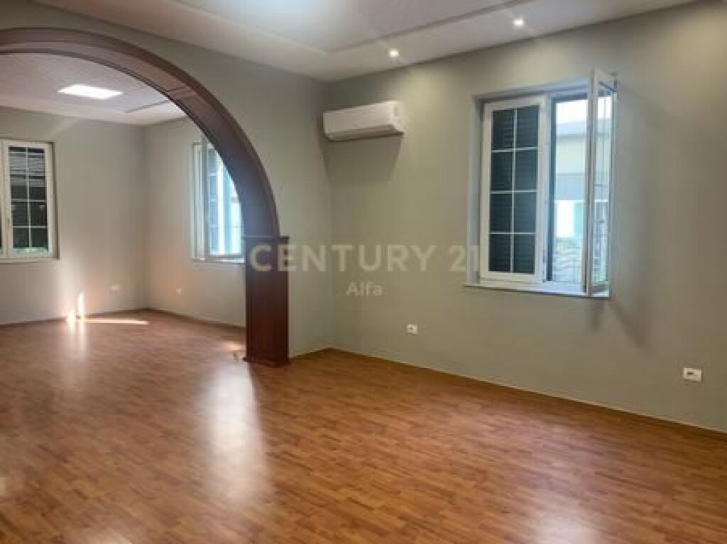 JEPET ME QERA AMBIENT KOMERCIAL 125M2